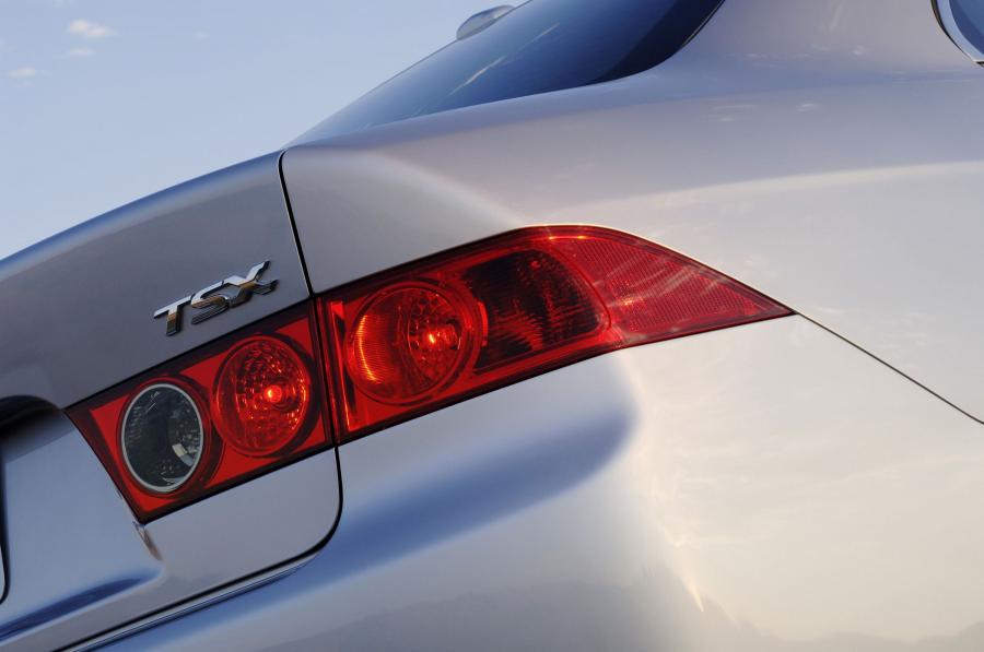 Детали экстерьера Acura TSX 2006 года  (фото 21 из 37)
